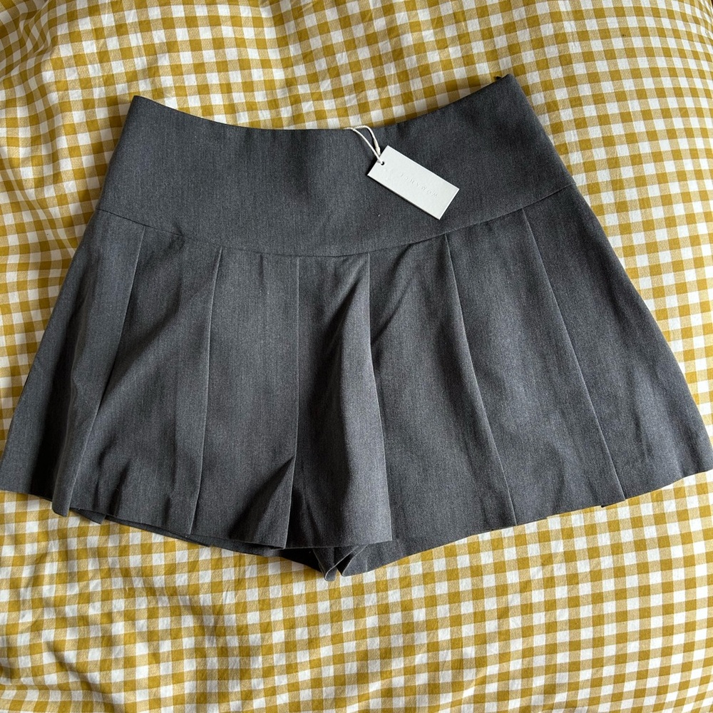 Womance charcoal pleated skort